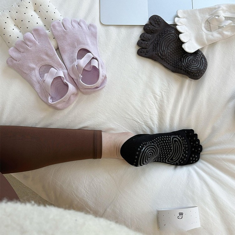 Kaos Kaki Yoga Wanita dengan T - Yoga And Fitness Studio ulasan dan harga